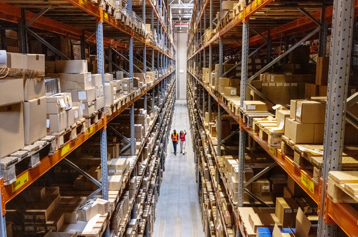 L’importance de l’optimisation des entrepôts logistiques dans la chaîne d’approvisionnement moderne